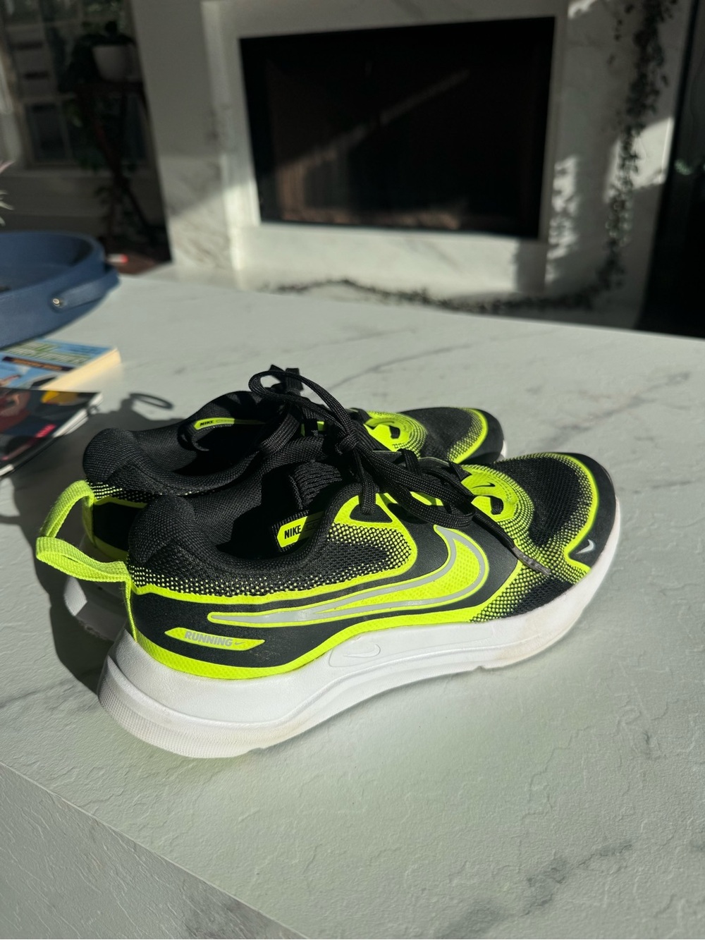 Nike Big Kids Cosmic Runner Running Sneakers from Finish Line Size 4 Boys shoes